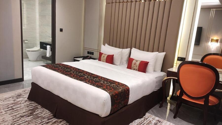 Po Hotel Semarang Dış mekan fotoğraf