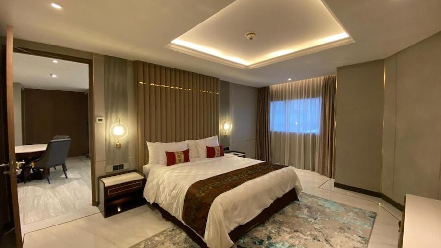 Po Hotel Semarang Dış mekan fotoğraf